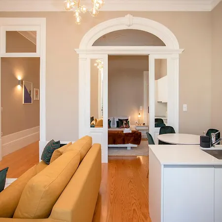 Liiiving In - Balcony Design Apartment Porto