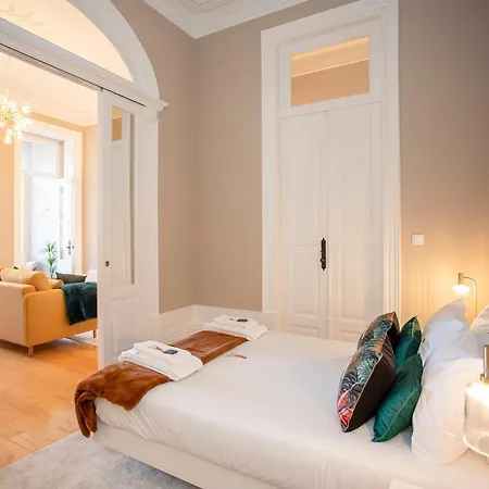 Liiiving In - Balcony Design Apartment Porto