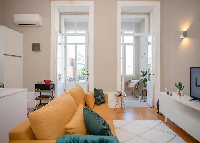 Liiiving In - Balcony Design Apartment *