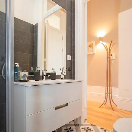 Liiiving In - Balcony Design Apartment